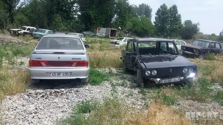 В Барде автомобиль упал с эвакуатора