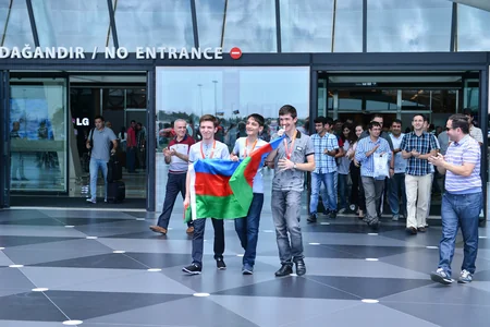 Kimya Olimpiadasında qızıl, gümüş və bürünc medal qazanan məktəblilər Vətənə dönüblər