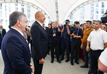 Azərbaycan ilə Özbəkistan prezidentləri və xanımları Füzuli şəhərində yeni evlərə köçürülmüş sakinlərlə görüşüblər - YENİLƏNİB
