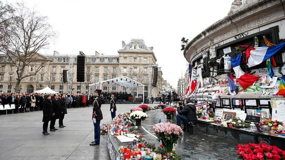Parisdəki terror hücumlarında həyatını itirənlərin xatirəsi anılıb