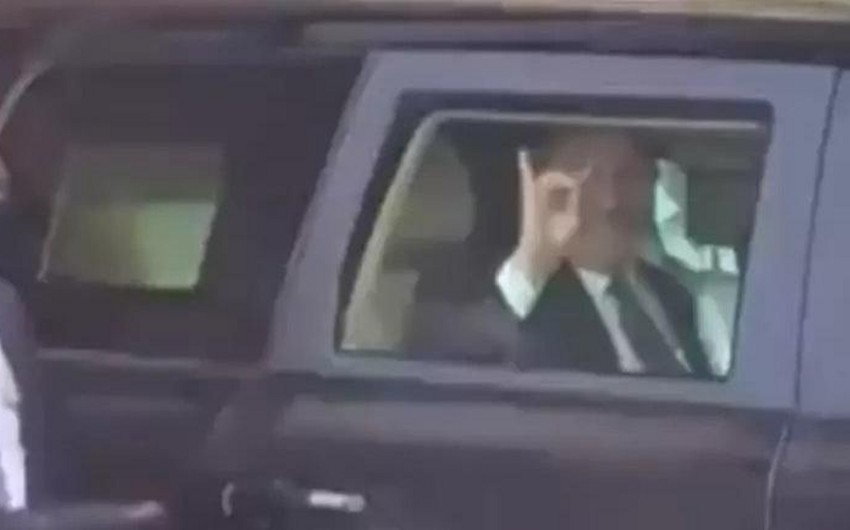 Çavuşoğlu etiraz edən ermənilərə “Bozqurd” işarəsi ilə cavab verib