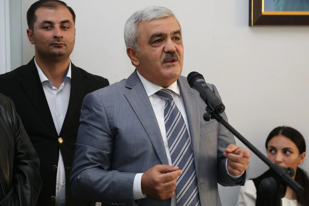 ​Deputatlığa namizəd Rövnəq Abdullayev Bakının Keşlə qəsəbəsində seçicilərlə görüşüb