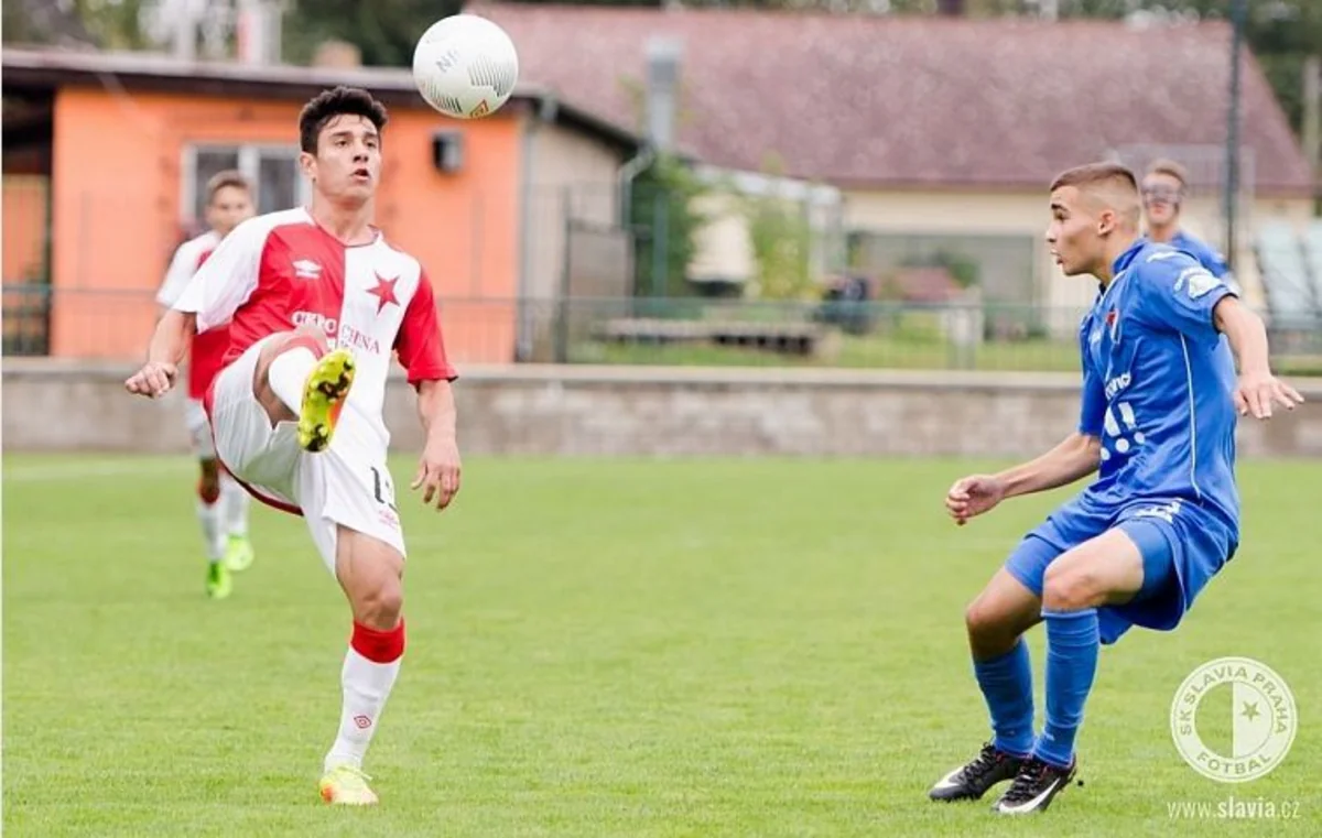 Viza problemini həll edən azərbaycanlı futbolçu Slaviyanın əsas komandası ilə məşqlərə başlayır