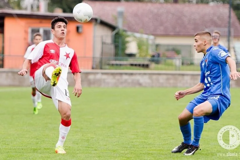 Viza problemini həll edən azərbaycanlı futbolçu Slaviyanın əsas komandası ilə məşqlərə başlayır