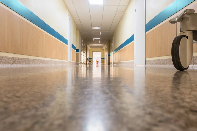 Bakıda avtomobil 55 yaşlı velosipedçini vuraraq ağır xəsarət yetirib