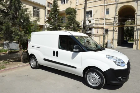 ​Mehriban Əliyeva körpələr evinə avtomobil bağışlayıb - FOTO