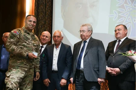 YAP-ın təsis edilməsinin 30 illiyi münasibətilə Xətai rayonunda konfrans keçirilib