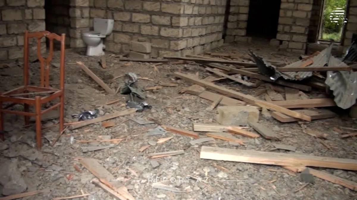 Ağcabədidə ermənilərin atdığı mərmidən dağılan evdən