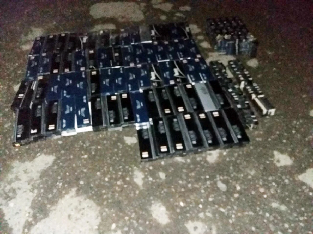 Azərbaycan gömrükçüləri avtomobildə gizlədilmiş 8 min ədəd siqaret aşkar edib