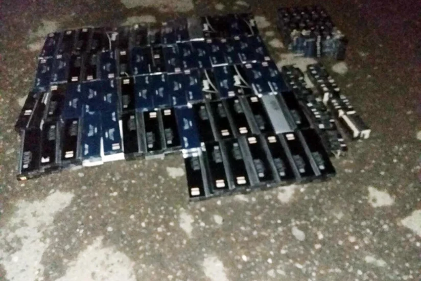 Azərbaycan gömrükçüləri avtomobildə gizlədilmiş 8 min ədəd siqaret aşkar edib