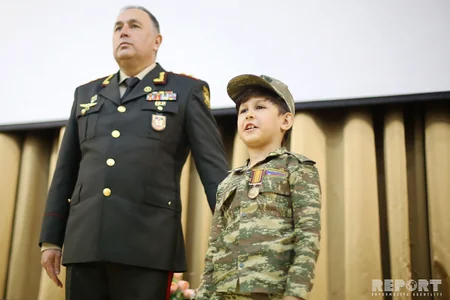 Aprel döyüşlərində şəhid olan hərbçilərin təltif olunduqları medallar ailə üzvlərinə təqdim edilib - FOTO