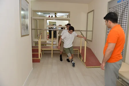 Aprel döyüşlərində yaralanmış əsgər və zabitlər Mehriban Əliyevanın təşəbbüsü ilə protezlərlə təmin edilib - VİDEO