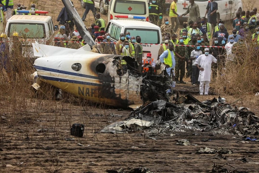 В Нигерии потерпел крушение военный самолет