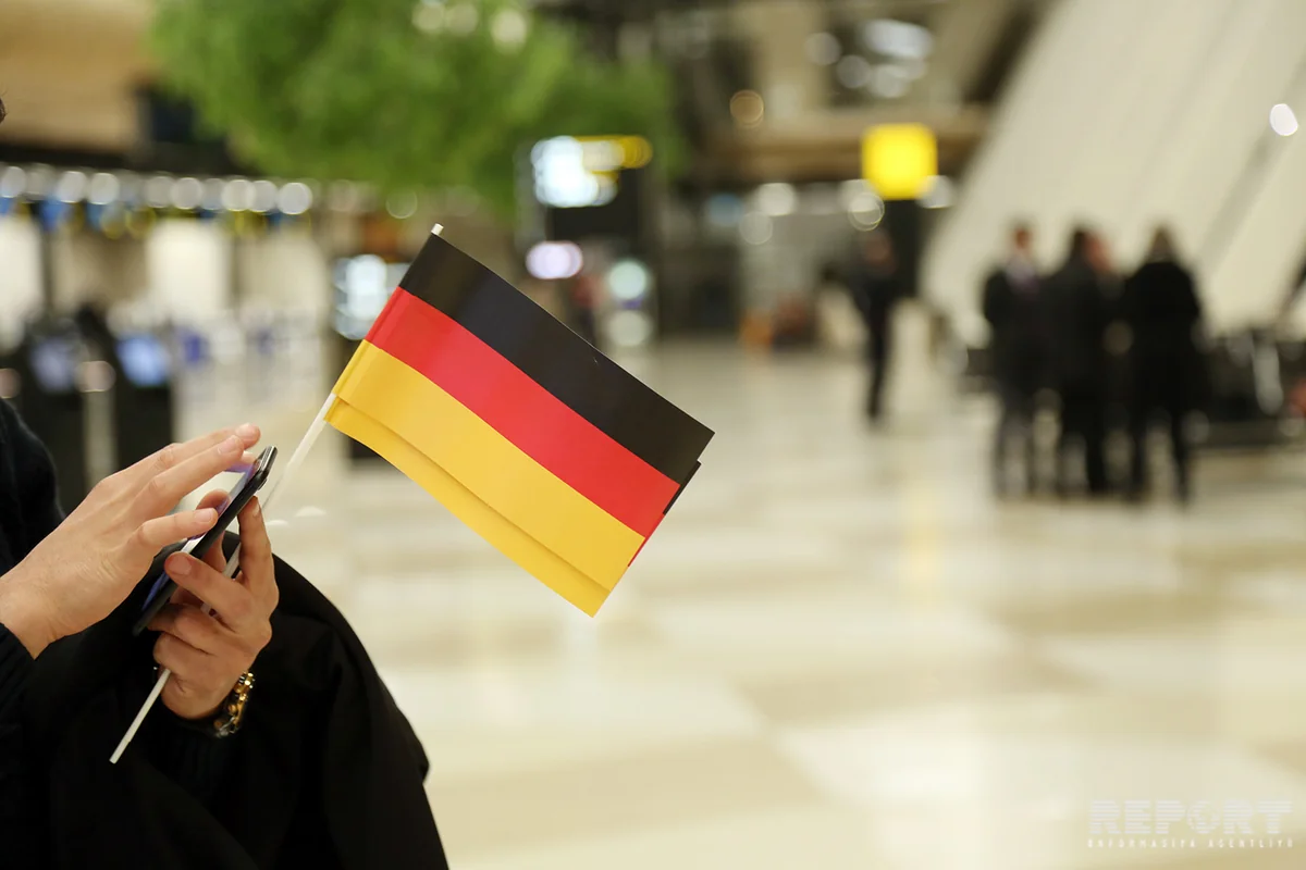 Futbol üzrə Almaniya yığması Bakıya gəlib - VİDEO