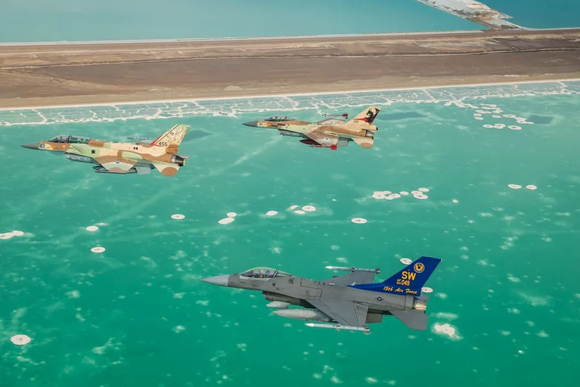 Израильские ВВС ударили по городу Бинт-Джбейль на юге Ливана