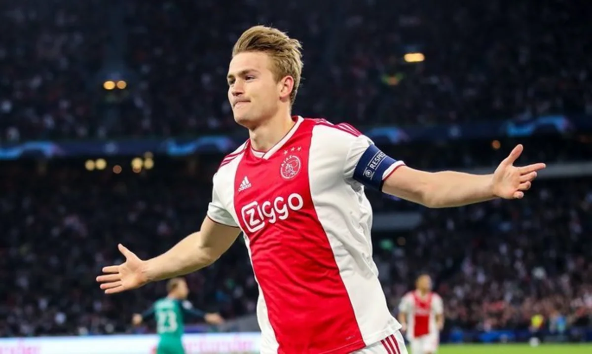 Ювентус и Аякс окончательно договорились о сумме трансфера де Лигта