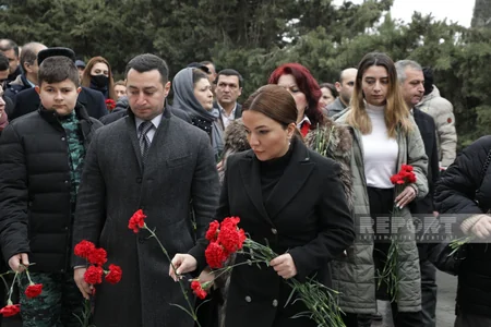 Milli qürur və and yeri - Şəhidlər xiyabanına axın başlayıb - FOTOREPORTAJ