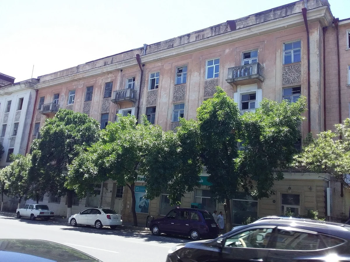ƏMDK: Tarixi binanın sökülməsi nəzərdə tutulmur - FOTO