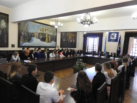 Azər Xudiyev Ukraynada universitetdə mühazirə oxuyub