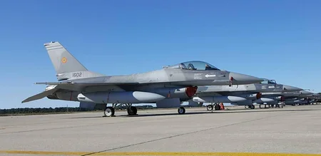 Rumıniya Portuqaliyadan F-16 qırıcı təyyarələri alıb - FOTO