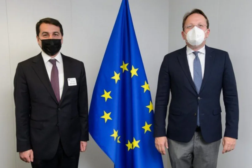 Оливер Вархели и Хикмет Гаджиев обсудили партнерство между ЕС и Азербайджаном