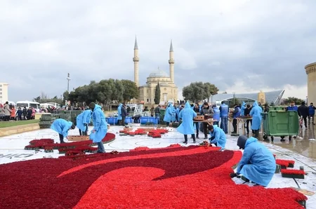 “Şəhidlər Xiyabanı”nda 20 Yanvar faciəsinin ildönümü ilə bağlı hazırlıq işləri aparılır
