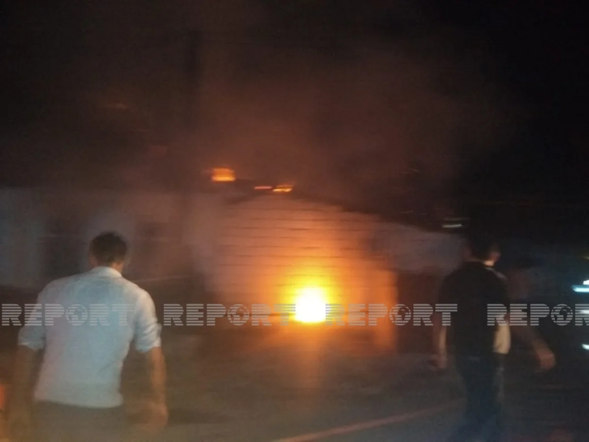 В Сальяне горит дом