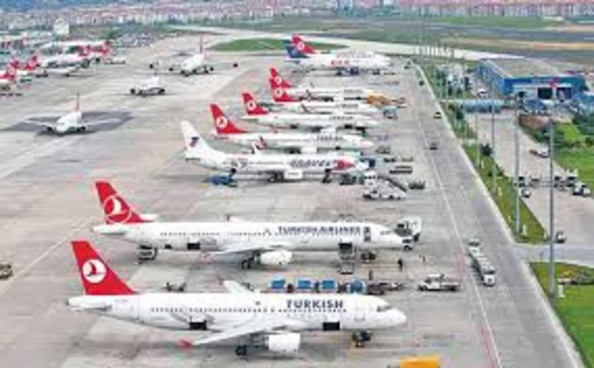 İstanbulda 100-dən çox aviareys təxirə salınıb