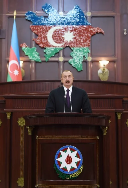 Prezident İlham Əliyev Azərbaycan parlamentinin 100 illiyi münasibətilə keçirilən təntənəli iclasda iştirak edib