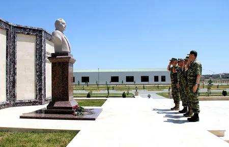 NATO rəsmisi və hərbi attaşelər Azərbaycan ordusunun kəşfiyyat bölüyünün təlimini izləyib
