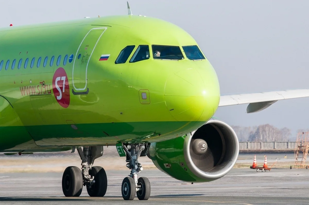 Novosibirsk-Bakı aviareysinin sərnişini təyyarəni partladacağı ilə hədələyib