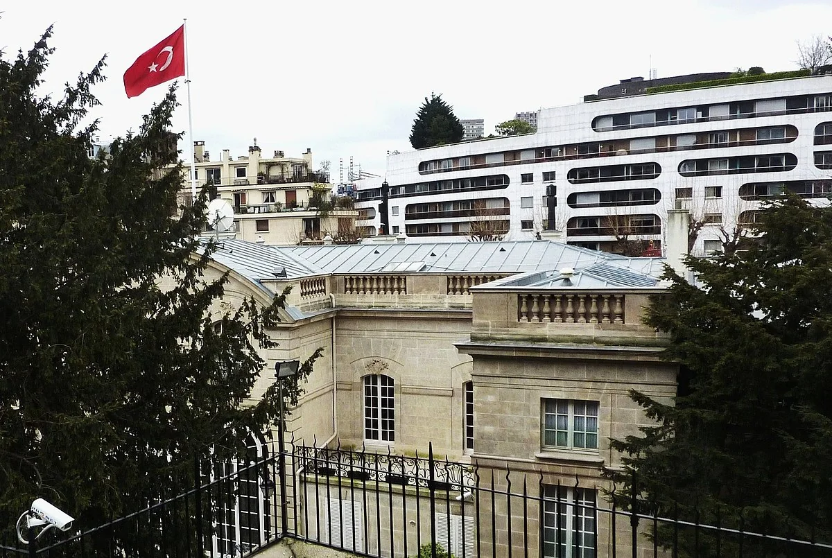 Türkiyənin Fransadakı səfirliyi həmvətənlərinə xəbərdarlıq edib