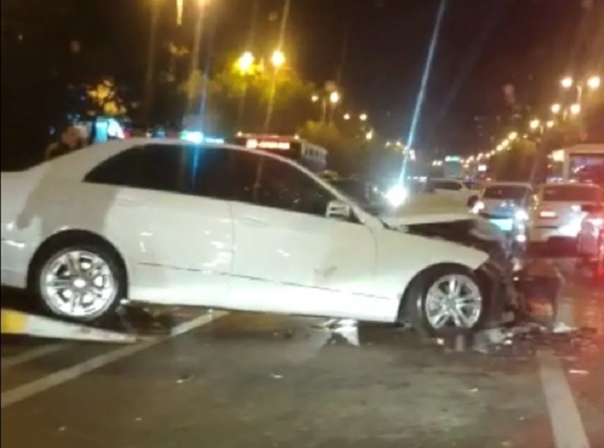 Bakıda ağır qəza tıxaca səbəb oldu - VİDEO - YENİLƏNİB