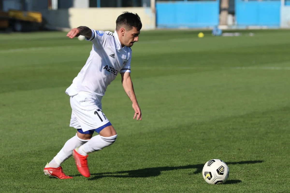 “Qarabağ”ın futbolçusu transfer danışığı aparmaq üçün İspaniyaya yollanıb