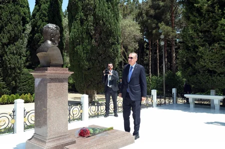 Turkish President Recep Tayyip Erdogan visits tomb of Great Leader Heydar Aliyev