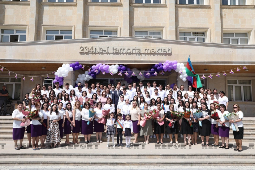 Для выпускников школ в Азербайджане прозвучал Последний звонок