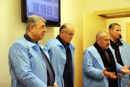 SOCAR-ın vitse-prezidentləri xəsarət alan neftçilərə baş çəkiblər - FOTO