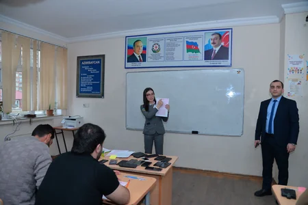 Bu gün mindən artıq şagird eksternat imtahanlarında iştirak edib