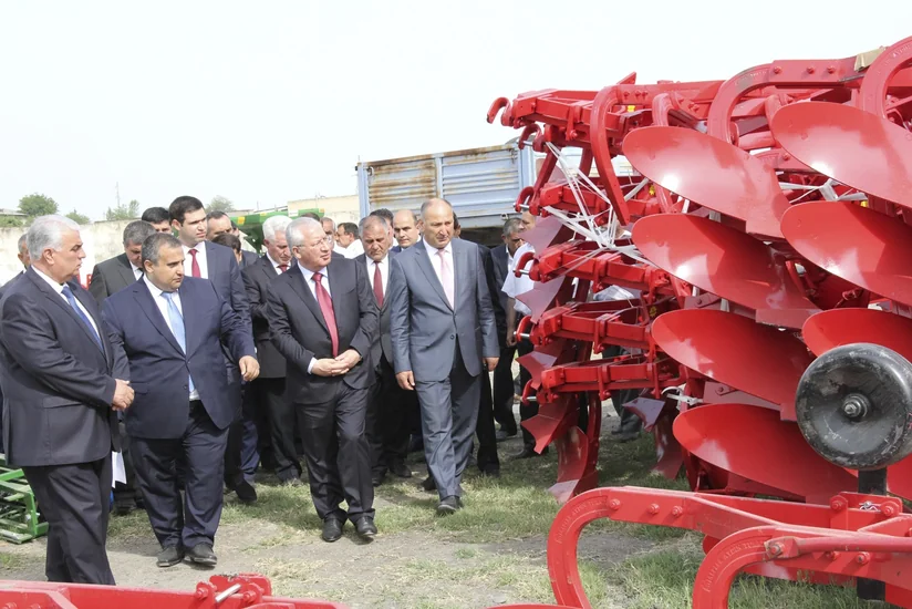 Ucarda 38 nəfərə yeni kombayn, 9 nəfərə traktor verilib