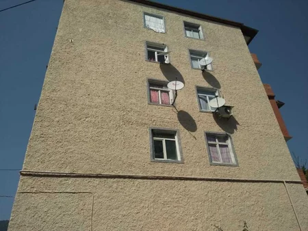 Qaxda zəlzələ zamanı xəsarət alanlardan biri müalicə məqsədilə Bakıya göndərilib