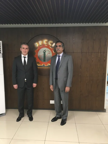 Azərbaycan səfiri Pakistan baş nazirinin xarici işlər üzrə məsləhətçisi ilə görüşüb