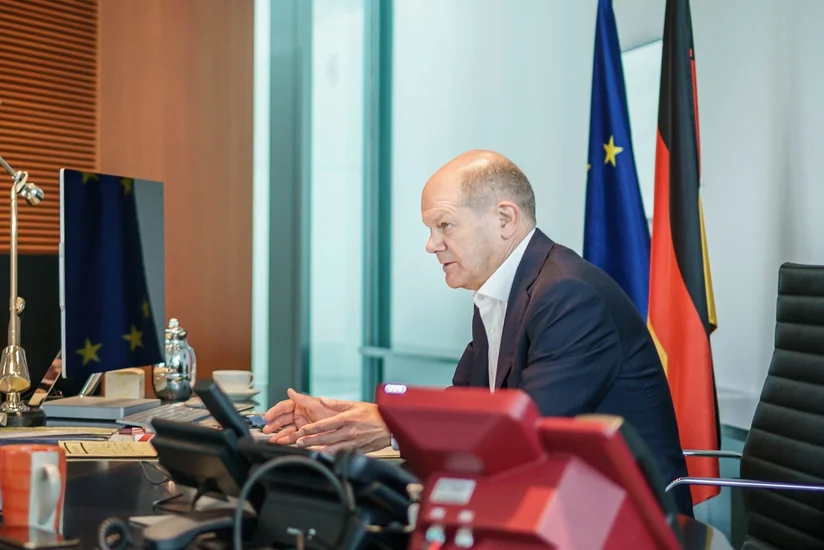 Kansler Putinlə dialoqu davam etdirməyə hazır olduğunu açıqlayıb