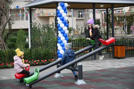 Bakıda növbəti yenilənmiş həyətlər istifadəyə verilib