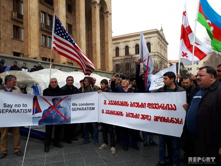 С совместной акции протеста азербайджанцев и грузин против установления бюста армянскому террористу - ФОТОРЕПОРТАЖ
