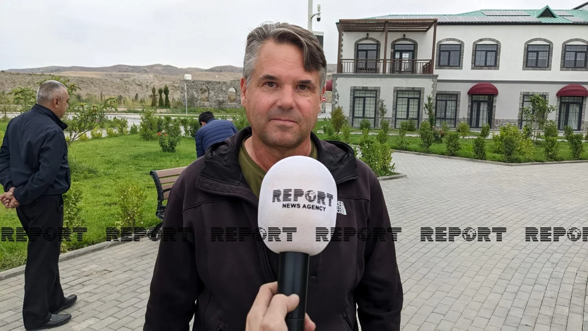 Amerikalı səyyah: “Qarabağda erməni vandalizminin izlərini gördük