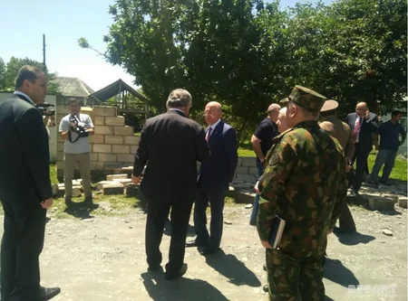 Kəmaləddin Heydərov zəlzələ bölgəsindəki vəziyyətlə tanış olub - FOTO