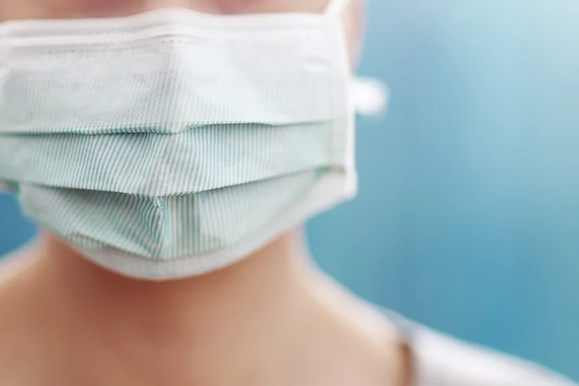 Qapalı və açıq məkanlarda tibbi maskalardan istifadənin məcburiliyi qüvvədə qalıb