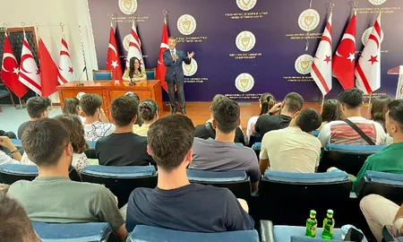 Şimali Kiprin XİN başçısı azərbaycanlı şəhid övladlarını qəbul edib