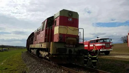 Çexiyada sərnişin və yük qatarı toqquşub - VİDEO