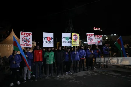 Экоактивисты продолжают акцию на дороге Ханкенди-Лачын и в вечерние часы